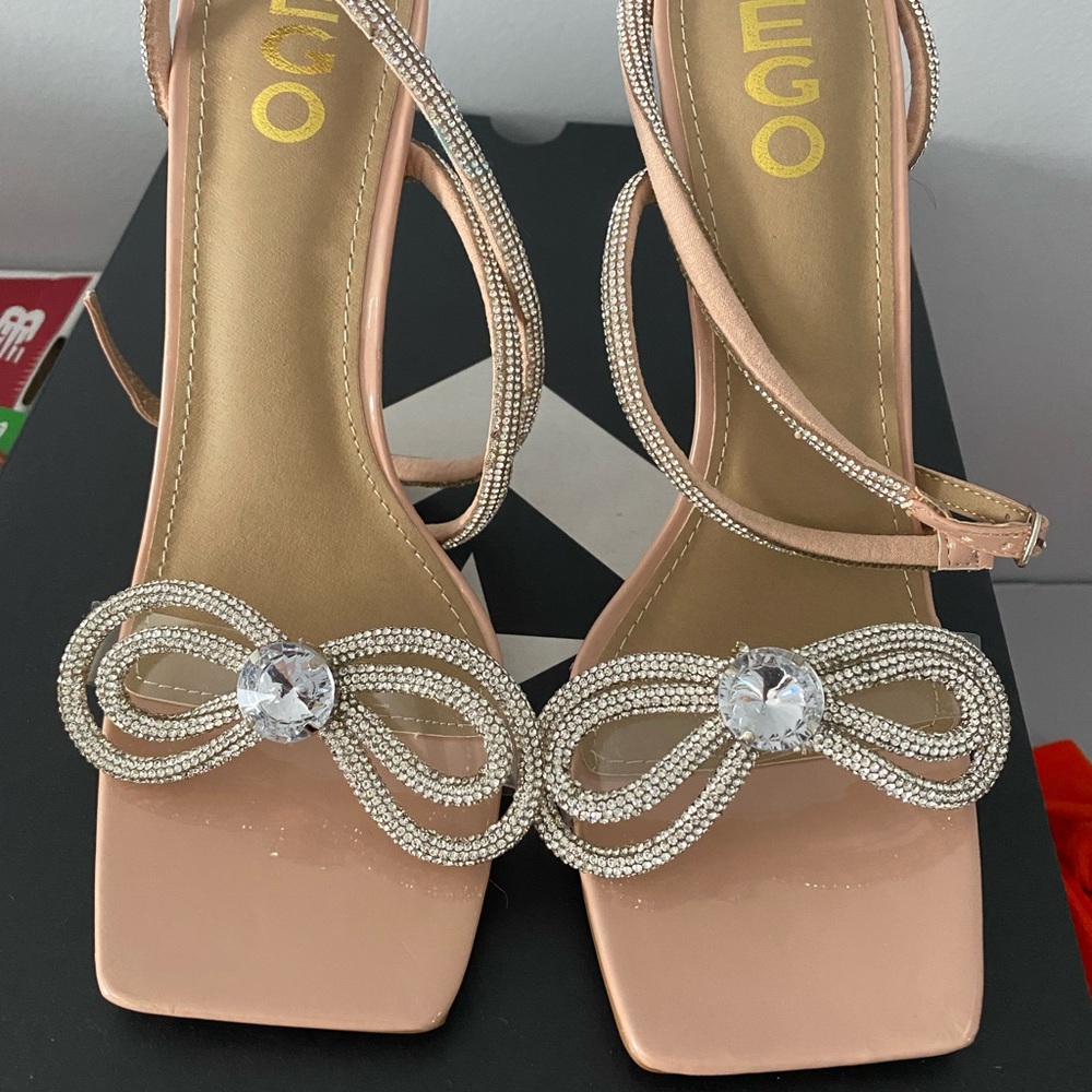 Heels with front bow